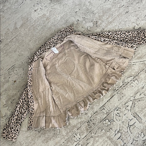 Hello Kitty Leopard 🐆 Print Jacket - Picture 10 of 12